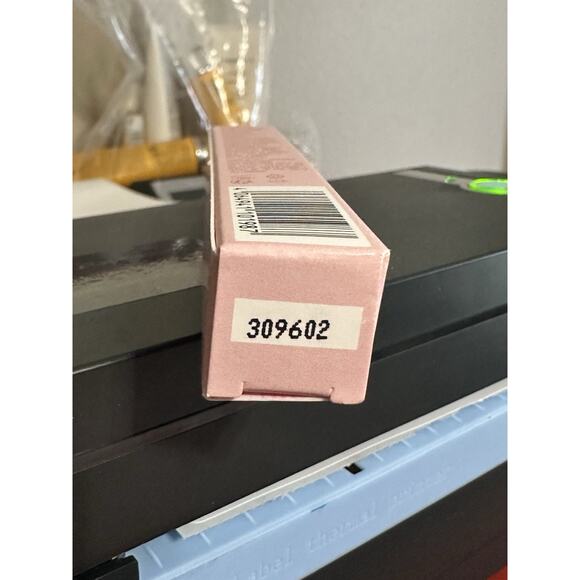 Kylie Jenner - Matte Liquid Lipstick - 346 A MOMENT MATTE - Retail $21 New w/Box - Picture 3 of 4